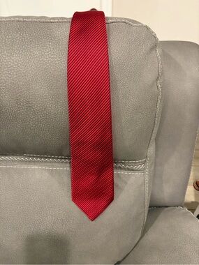Donald Trump Men's Red Diagonal Ribbed Tie - Sleek Formal Accessory